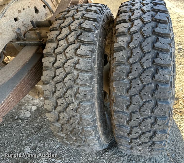 image for item FG2580 2002 Ford F-350 fertilizer delivery truck