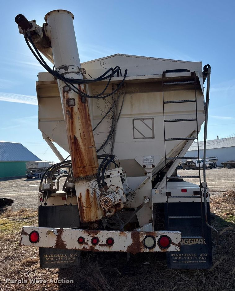 image for item FG2589 1999 International 9100 fertilizer delivery truck