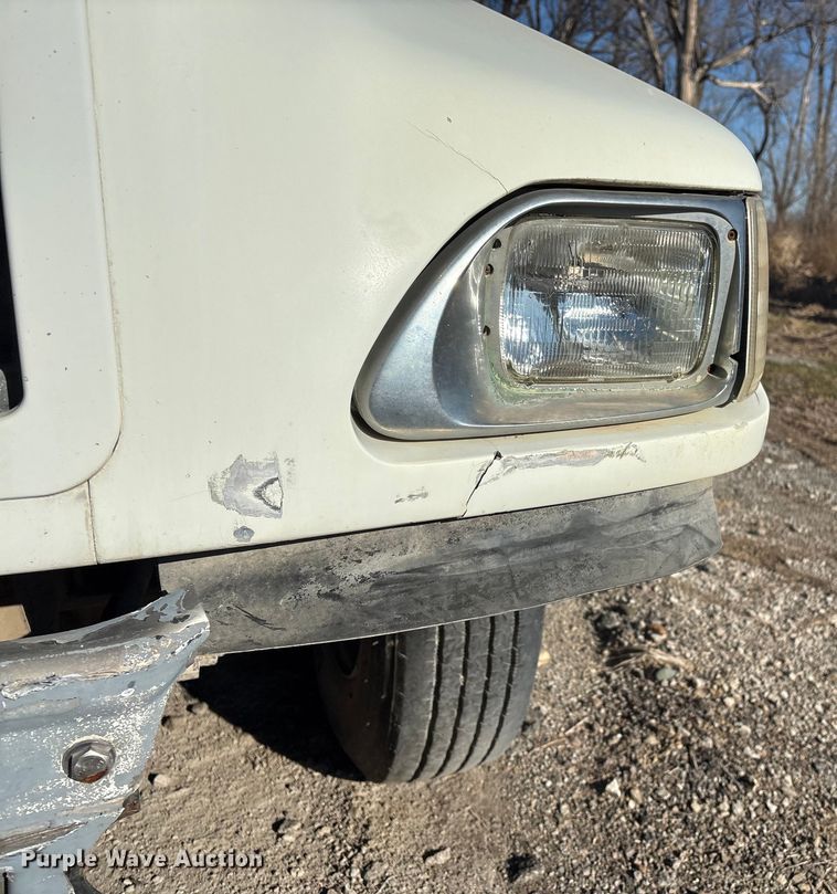 image for item FG2589 1999 International 9100 fertilizer delivery truck