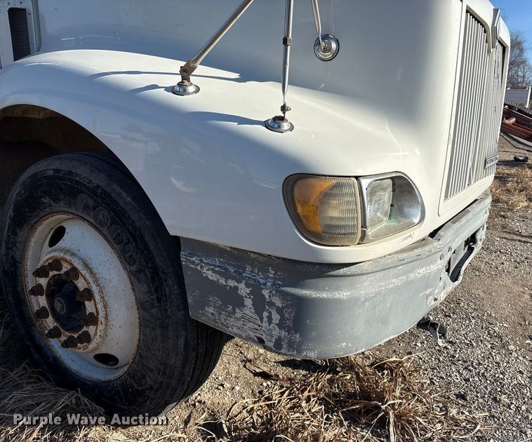 image for item FG2589 1999 International 9100 fertilizer delivery truck