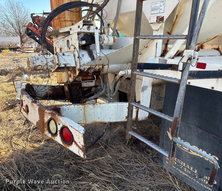 image for item FG2589 1999 International 9100 fertilizer delivery truck