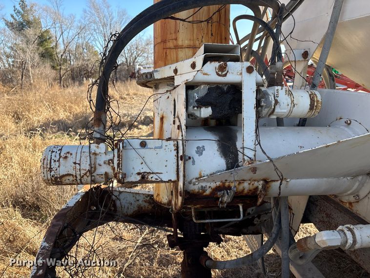 image for item FG2589 1999 International 9100 fertilizer delivery truck