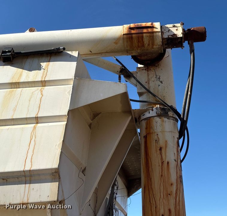 image for item FG2589 1999 International 9100 fertilizer delivery truck