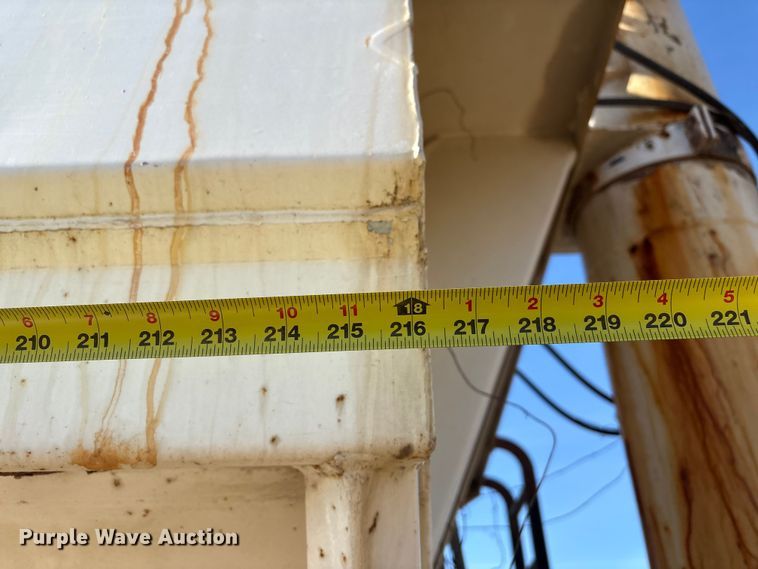 image for item FG2589 1999 International 9100 fertilizer delivery truck