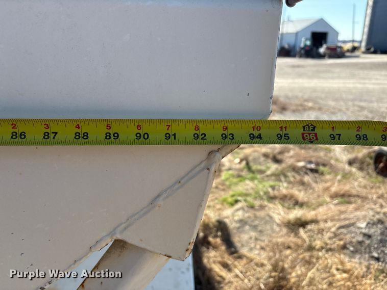 image for item FG2589 1999 International 9100 fertilizer delivery truck