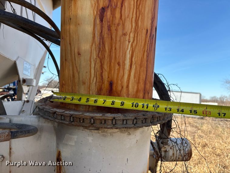 image for item FG2589 1999 International 9100 fertilizer delivery truck