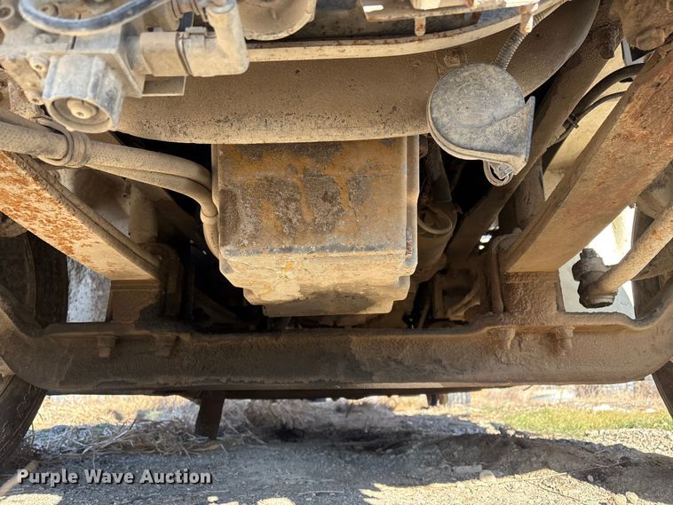 image for item FG2589 1999 International 9100 fertilizer delivery truck