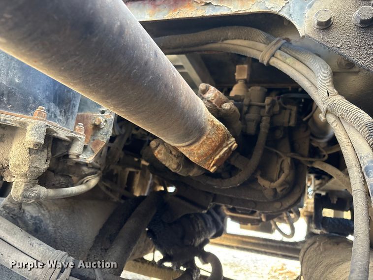 image for item FG2589 1999 International 9100 fertilizer delivery truck