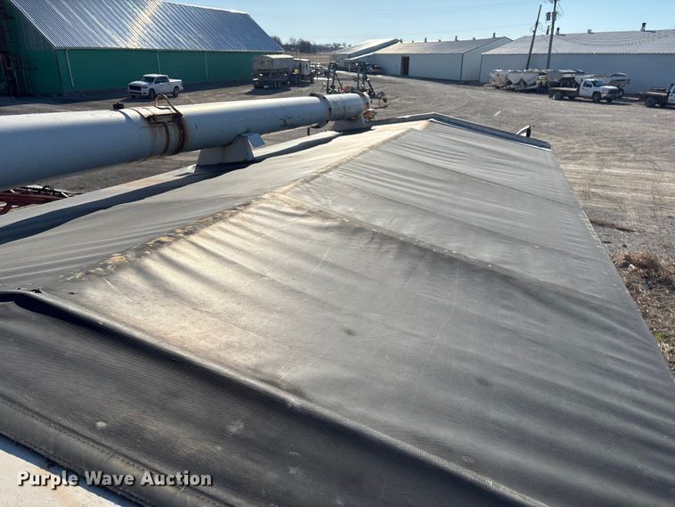 image for item FG2589 1999 International 9100 fertilizer delivery truck