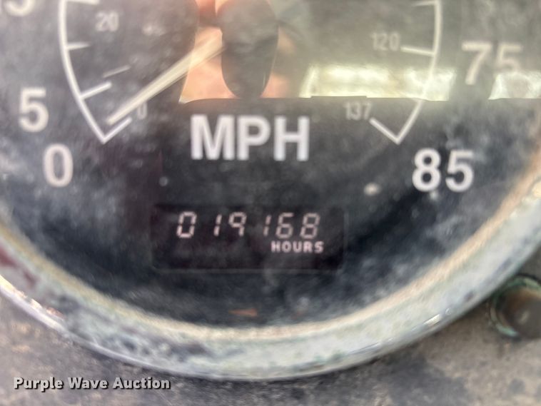 image for item FG2589 1999 International 9100 fertilizer delivery truck