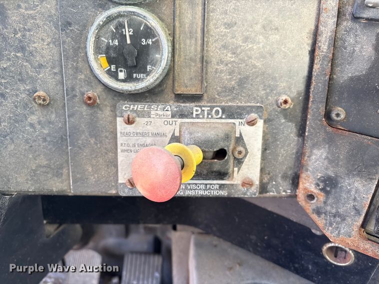 image for item FG2589 1999 International 9100 fertilizer delivery truck