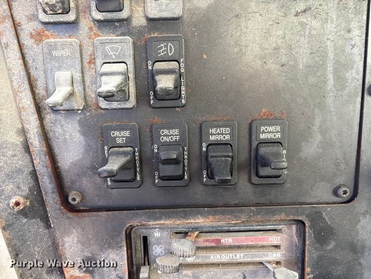 image for item FG2589 1999 International 9100 fertilizer delivery truck