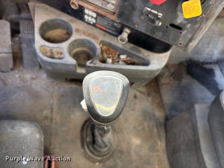 image for item FG2589 1999 International 9100 fertilizer delivery truck