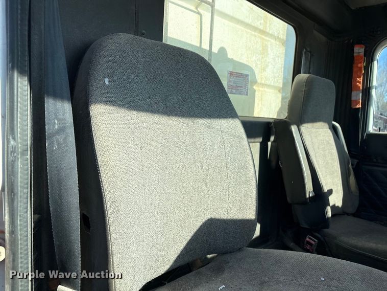 image for item FG2589 1999 International 9100 fertilizer delivery truck