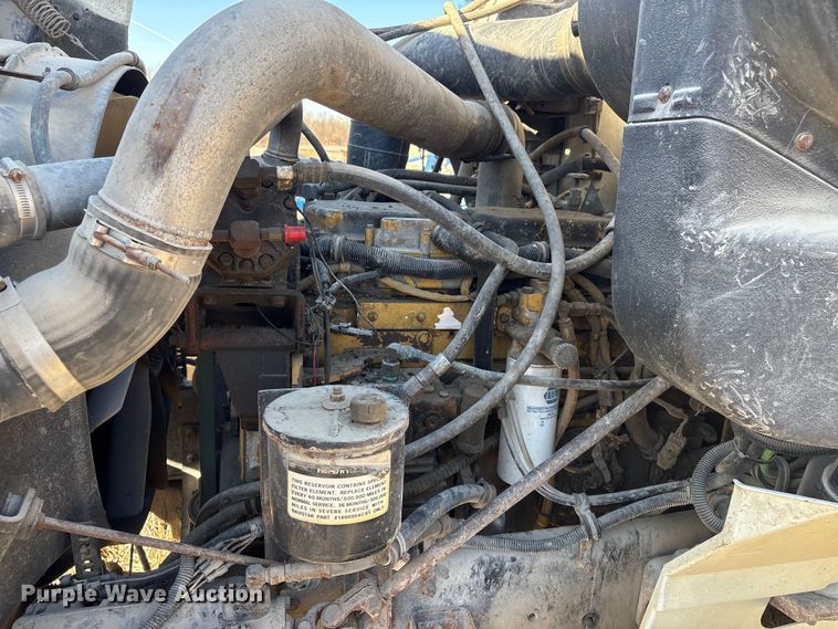 image for item FG2589 1999 International 9100 fertilizer delivery truck