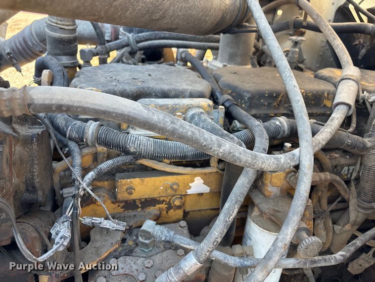 image for item FG2589 1999 International 9100 fertilizer delivery truck