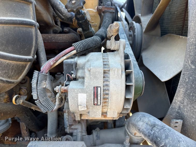 image for item FG2589 1999 International 9100 fertilizer delivery truck