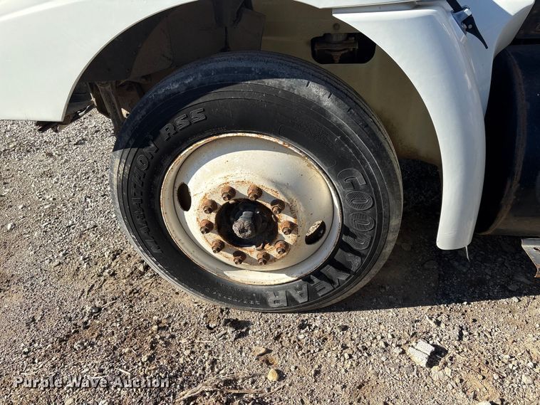 image for item FG2589 1999 International 9100 fertilizer delivery truck