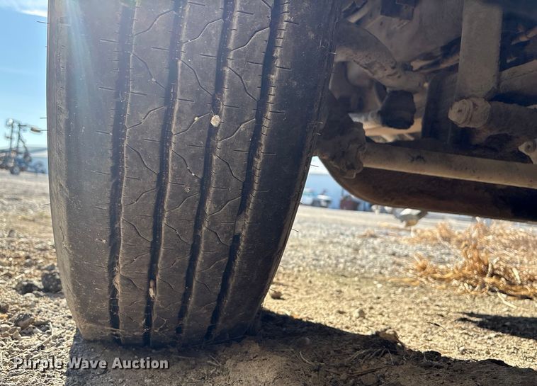 image for item FG2589 1999 International 9100 fertilizer delivery truck