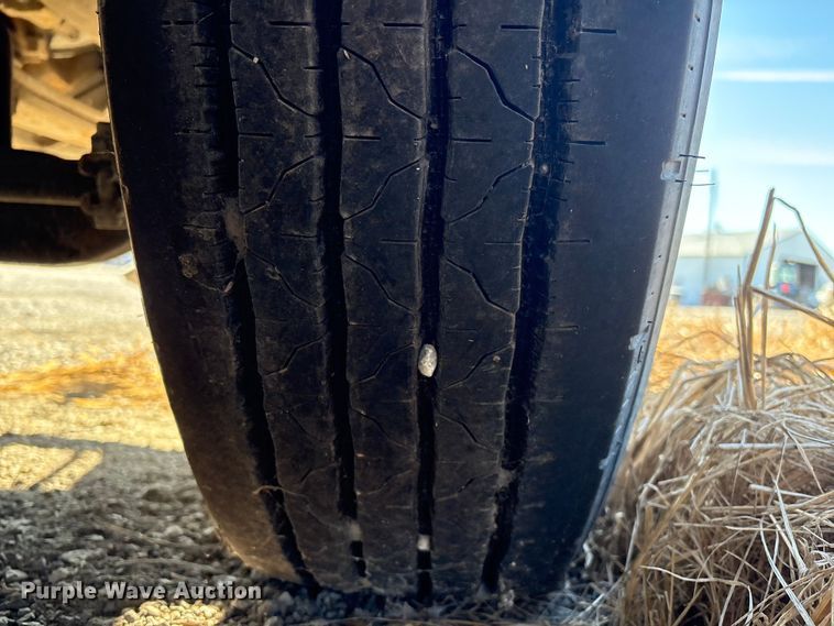 image for item FG2589 1999 International 9100 fertilizer delivery truck