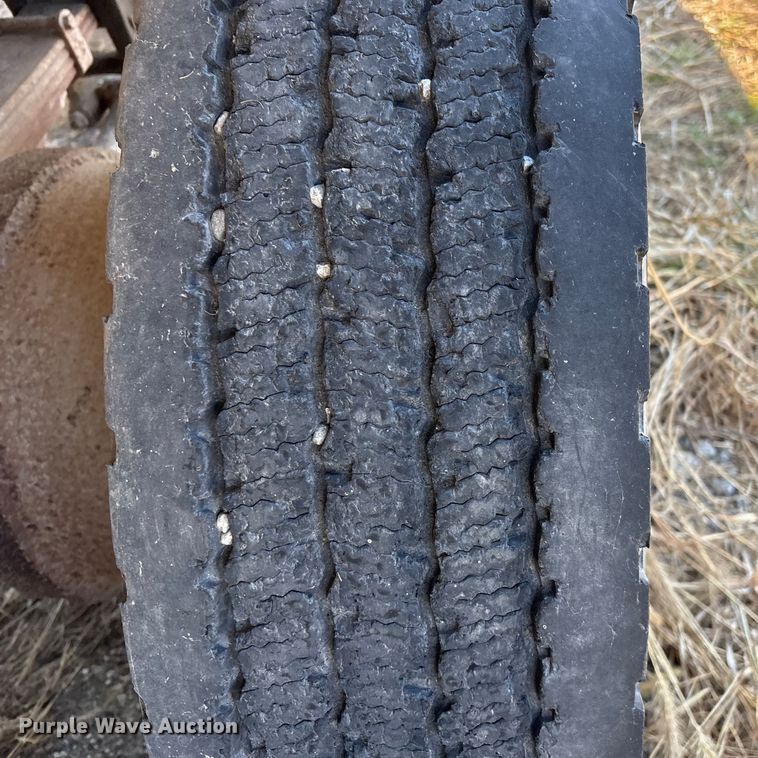 image for item FG2589 1999 International 9100 fertilizer delivery truck