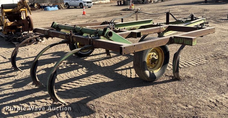 image for item FG2670 John Deere 1600 chisel