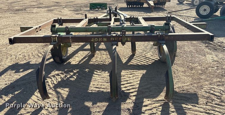 image for item FG2670 John Deere 1600 chisel