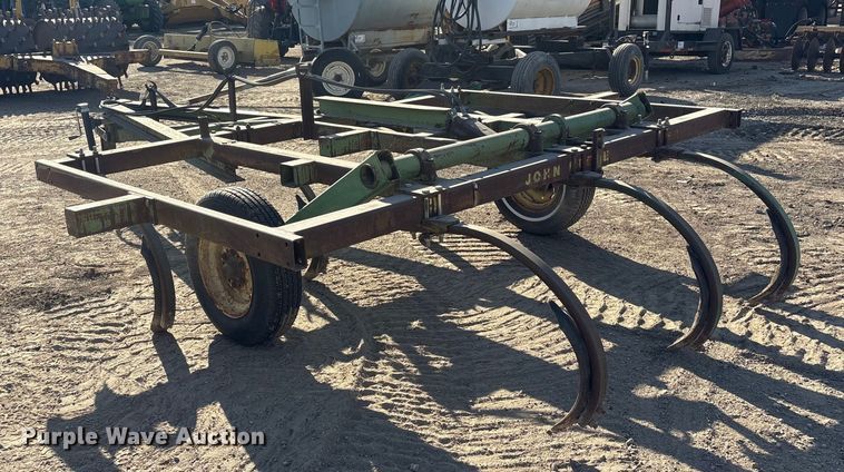 image for item FG2670 John Deere 1600 chisel