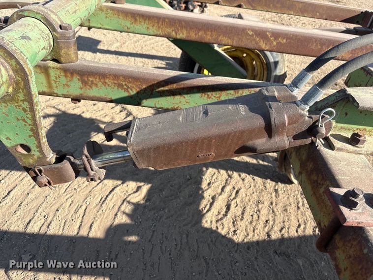 image for item FG2670 John Deere 1600 chisel