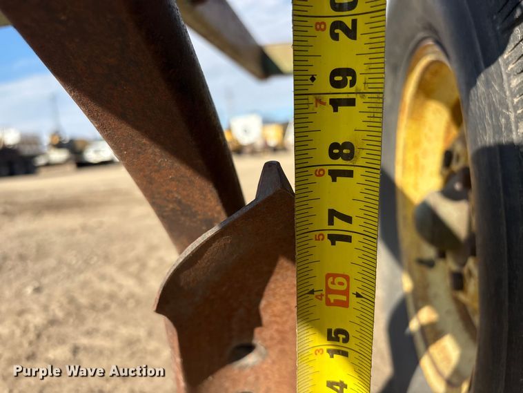 image for item FG2670 John Deere 1600 chisel