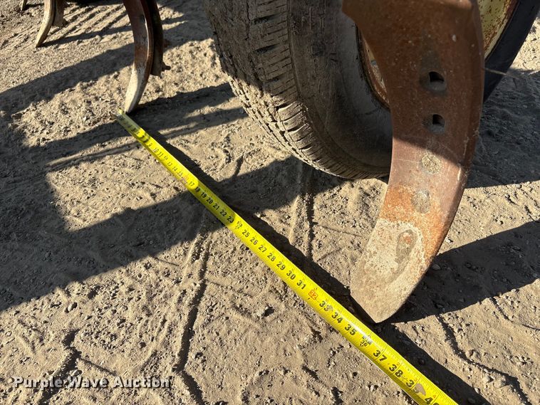 image for item FG2670 John Deere 1600 chisel