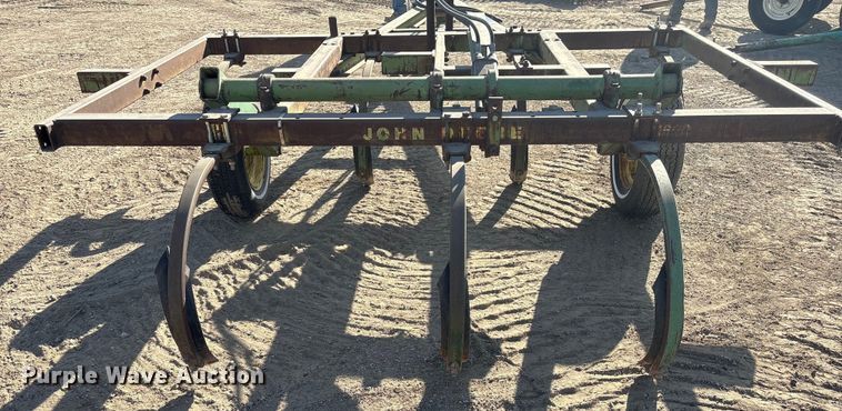 image for item FG2670 John Deere 1600 chisel