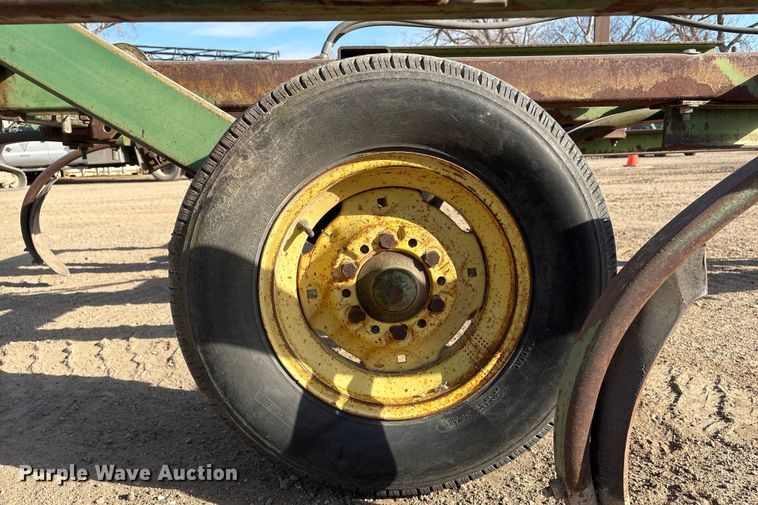 image for item FG2670 John Deere 1600 chisel