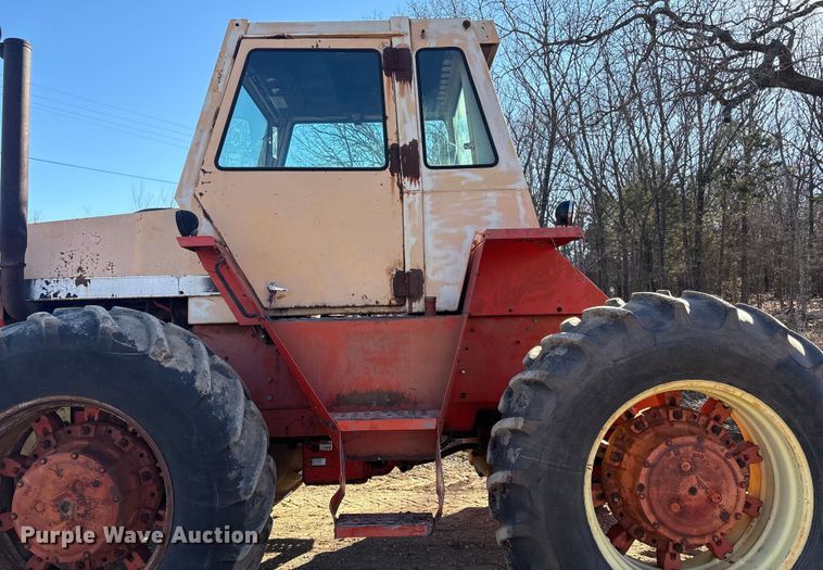 image for item FI0128 Case 2470 tractor