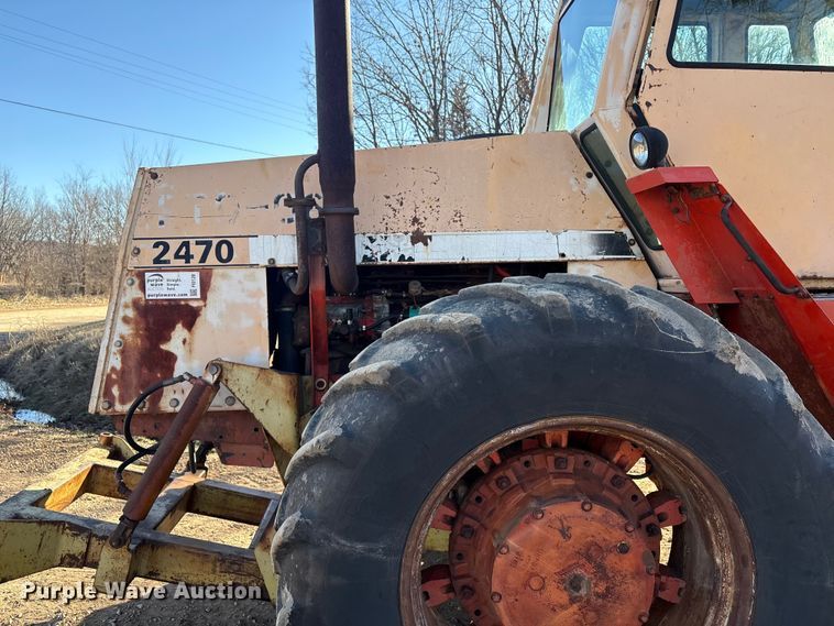 image for item FI0128 Case 2470 tractor
