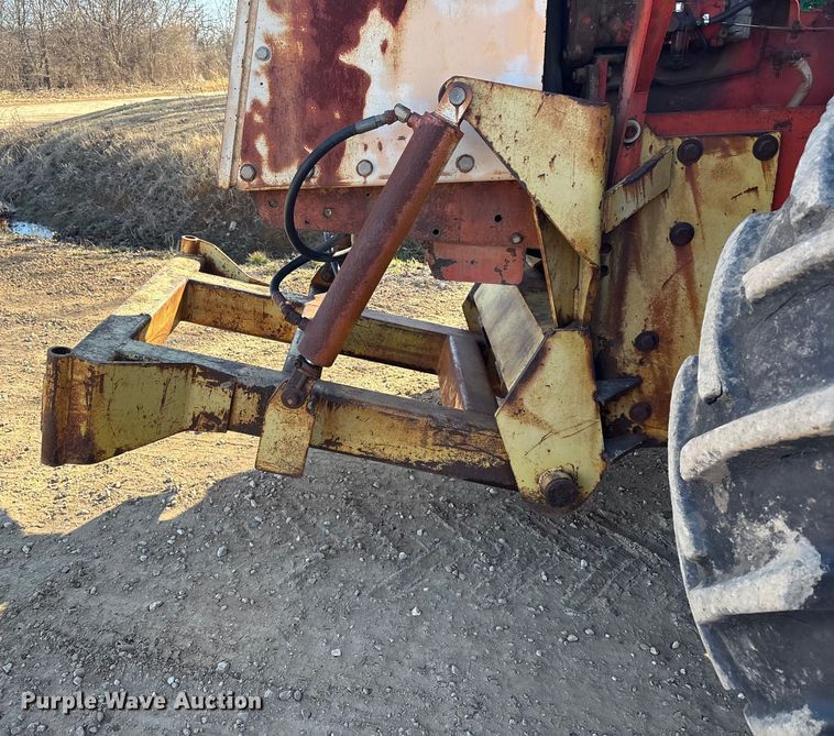 image for item FI0128 Case 2470 tractor