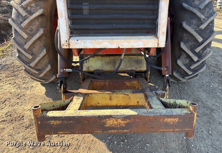 image for item FI0128 Case 2470 tractor