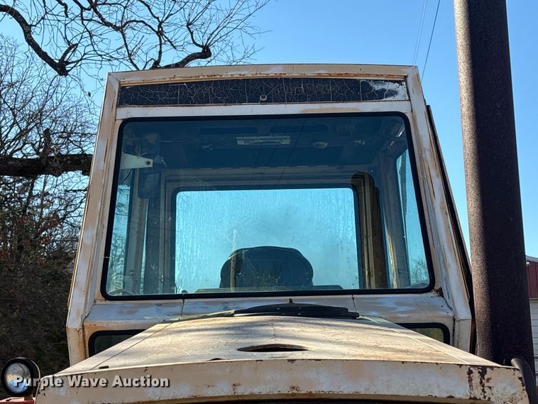 image for item FI0128 Case 2470 tractor