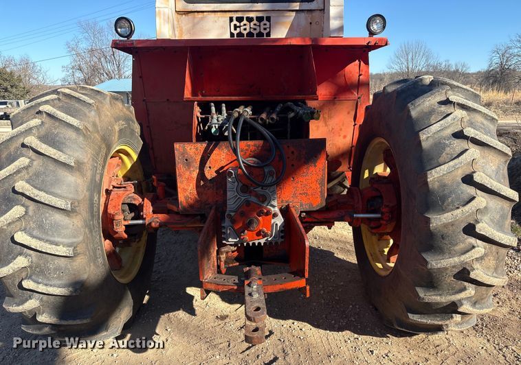 image for item FI0128 Case 2470 tractor