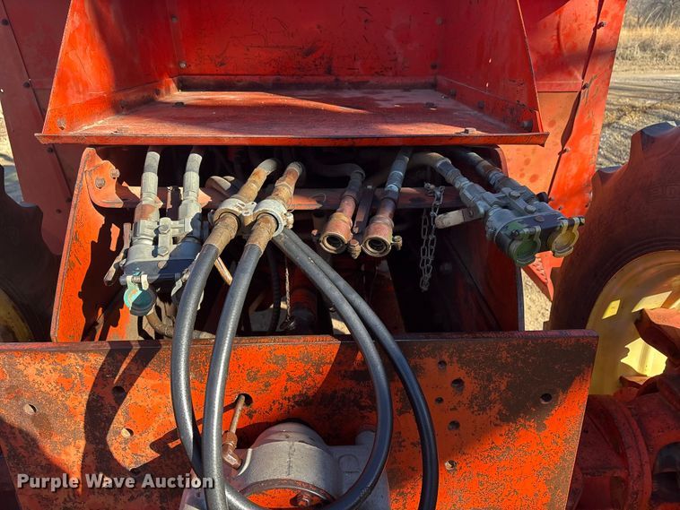 image for item FI0128 Case 2470 tractor