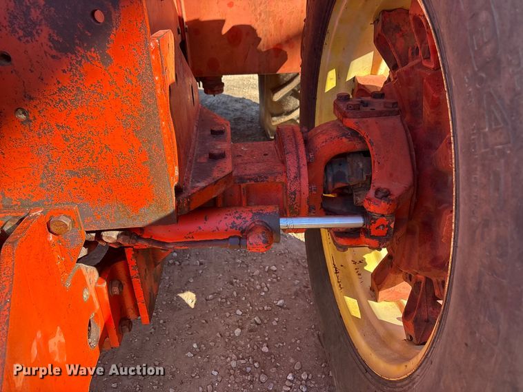 image for item FI0128 Case 2470 tractor