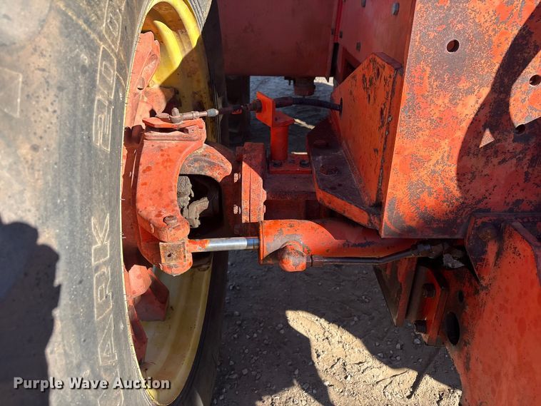 image for item FI0128 Case 2470 tractor