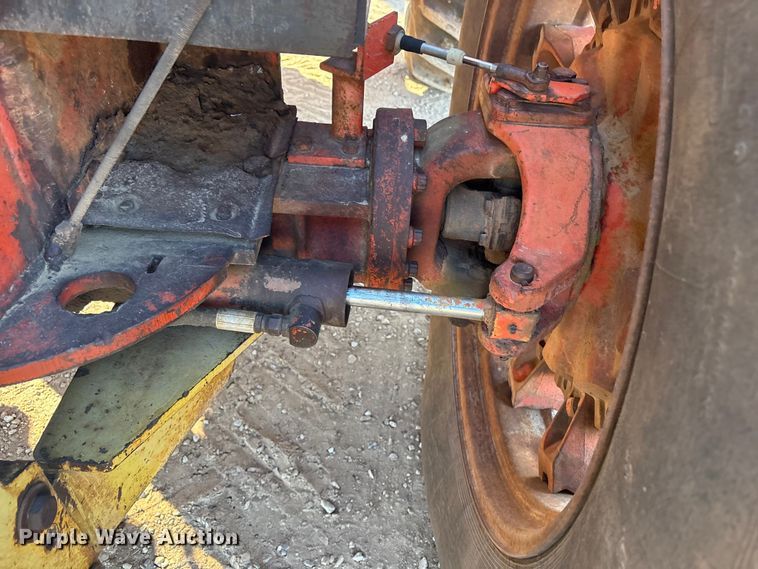 image for item FI0128 Case 2470 tractor