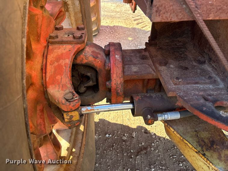 image for item FI0128 Case 2470 tractor