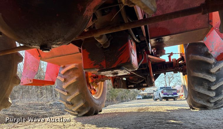 image for item FI0128 Case 2470 tractor