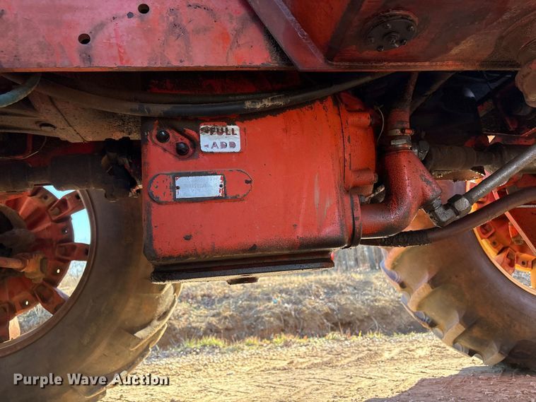 image for item FI0128 Case 2470 tractor