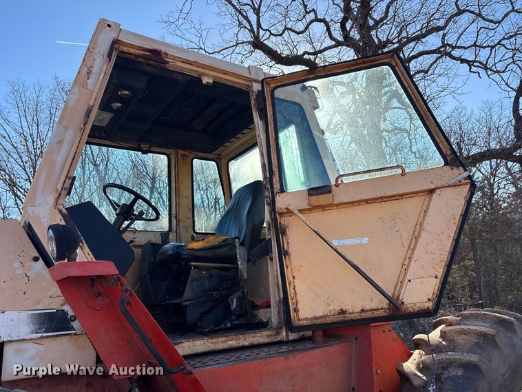 image for item FI0128 Case 2470 tractor