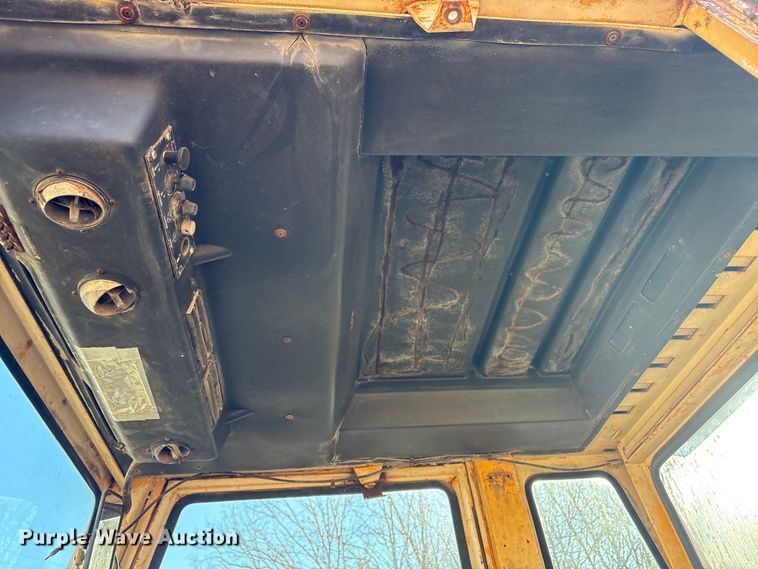 image for item FI0128 Case 2470 tractor