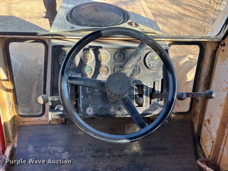 image for item FI0128 Case 2470 tractor