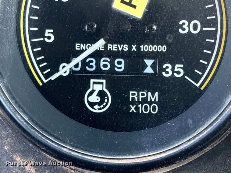 image for item FI0128 Case 2470 tractor